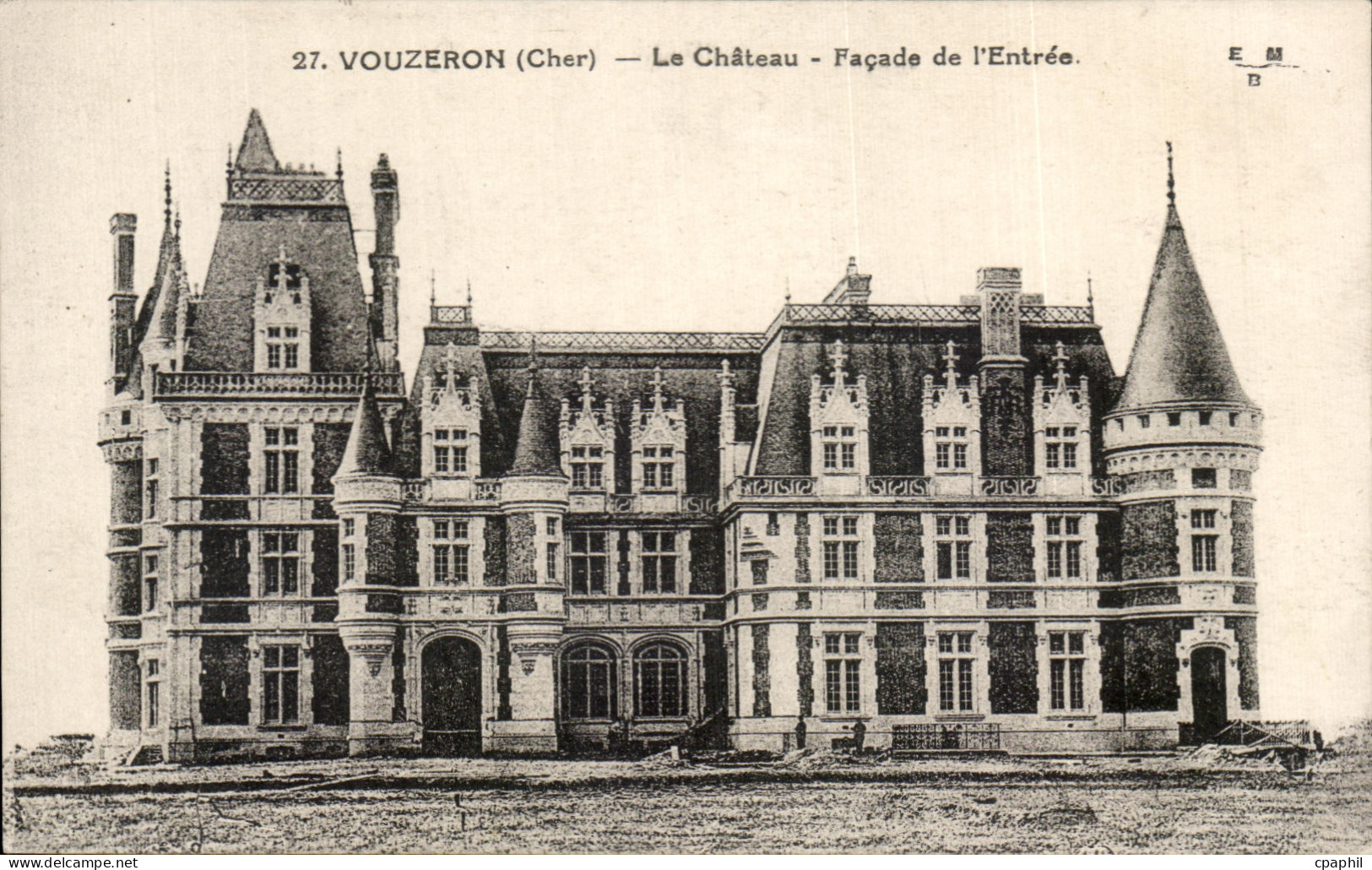 CPA Vouzeron Le Chateau Facade de I Entree