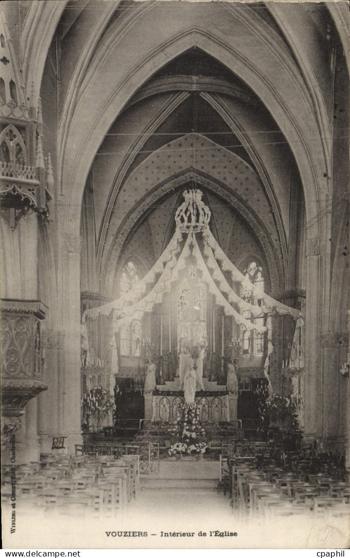 CPA Vouziers Interieur de l'Eglise