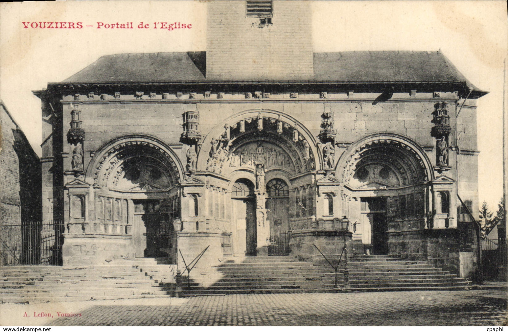 CPA Vouziers Portail de l'Eglise