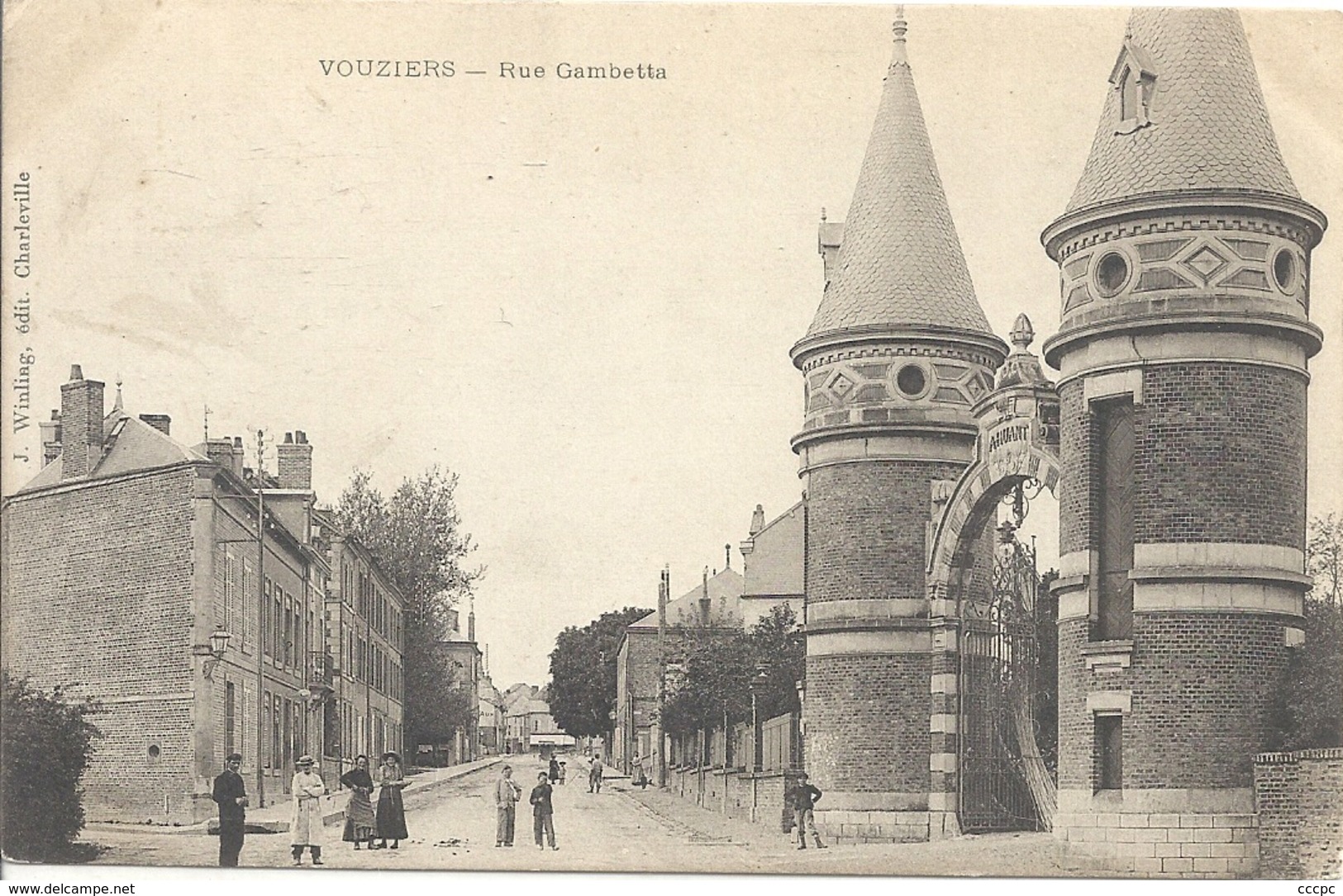 CPA Vouziers Rue Gambetta