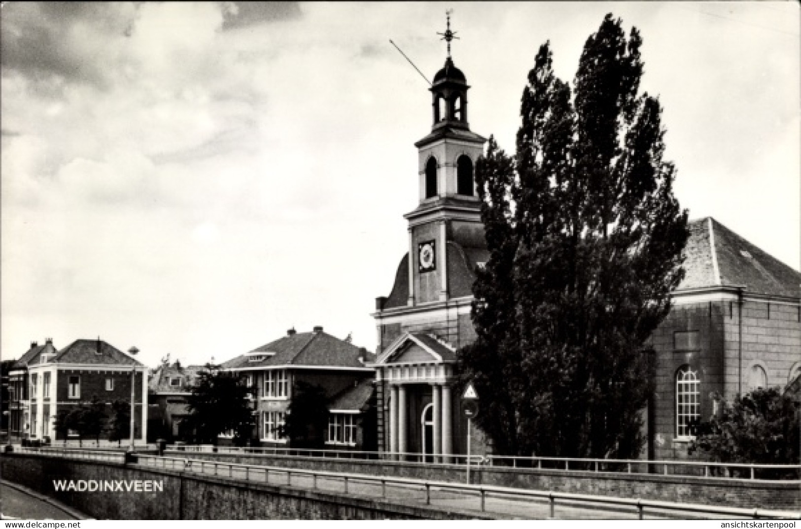 CPA Waddinxveen Südholland, Straßenpartie mit Kirche