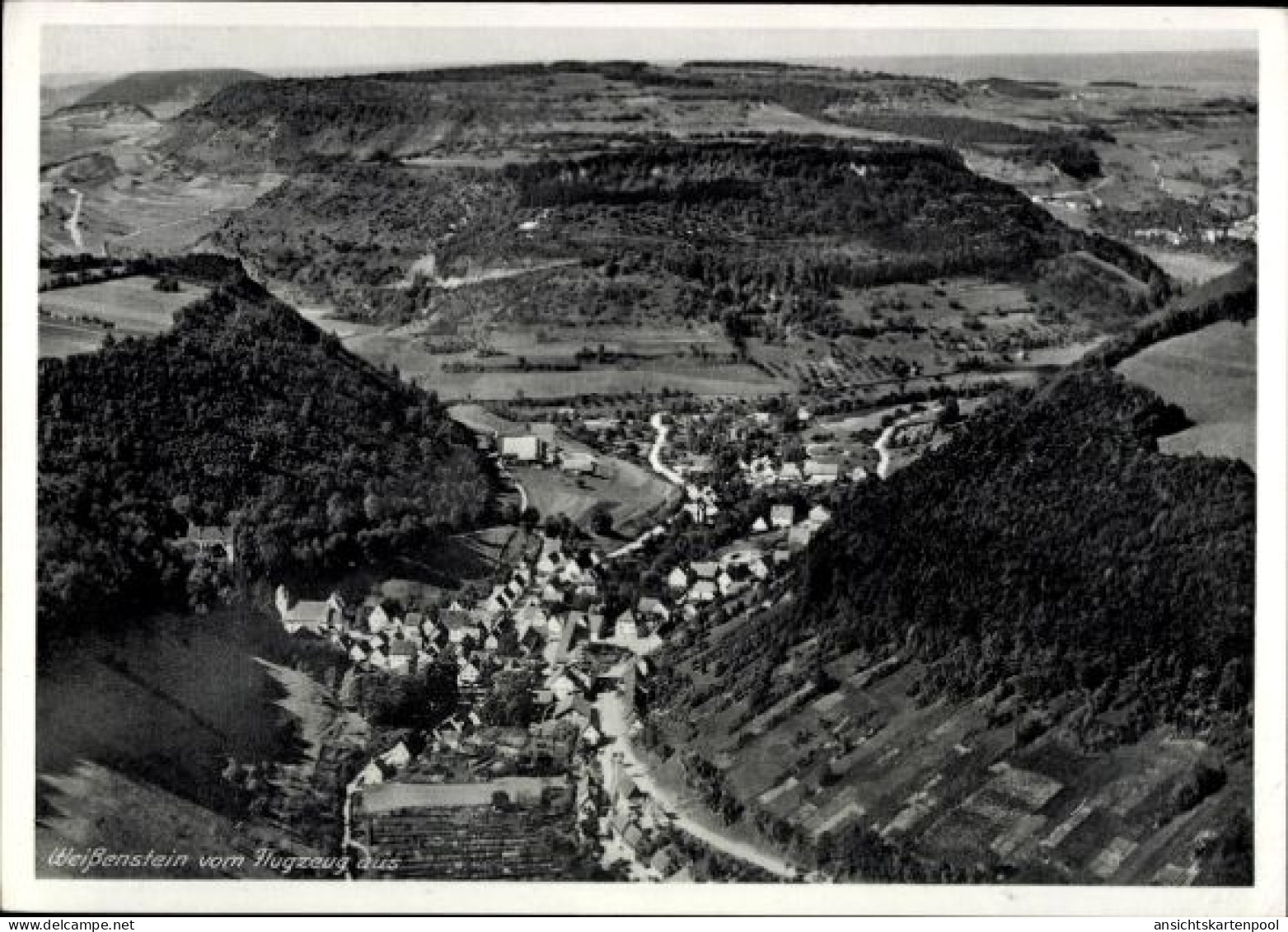 CPA Weißenstein Lauterstein in Württemberg, Luftaufnahme von grünen Feldern, Weiler, Berge