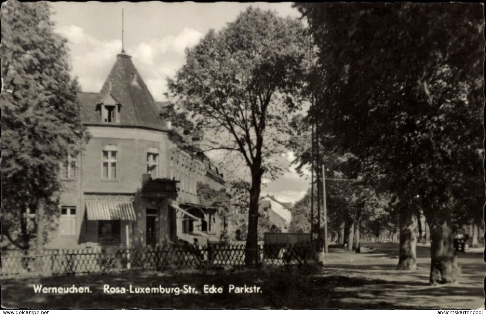 CPA Werneuchen im Kreis Barnim, Rosa-Luxemburg-Str., Ecke Parkstraße, Gebäude, Bäume