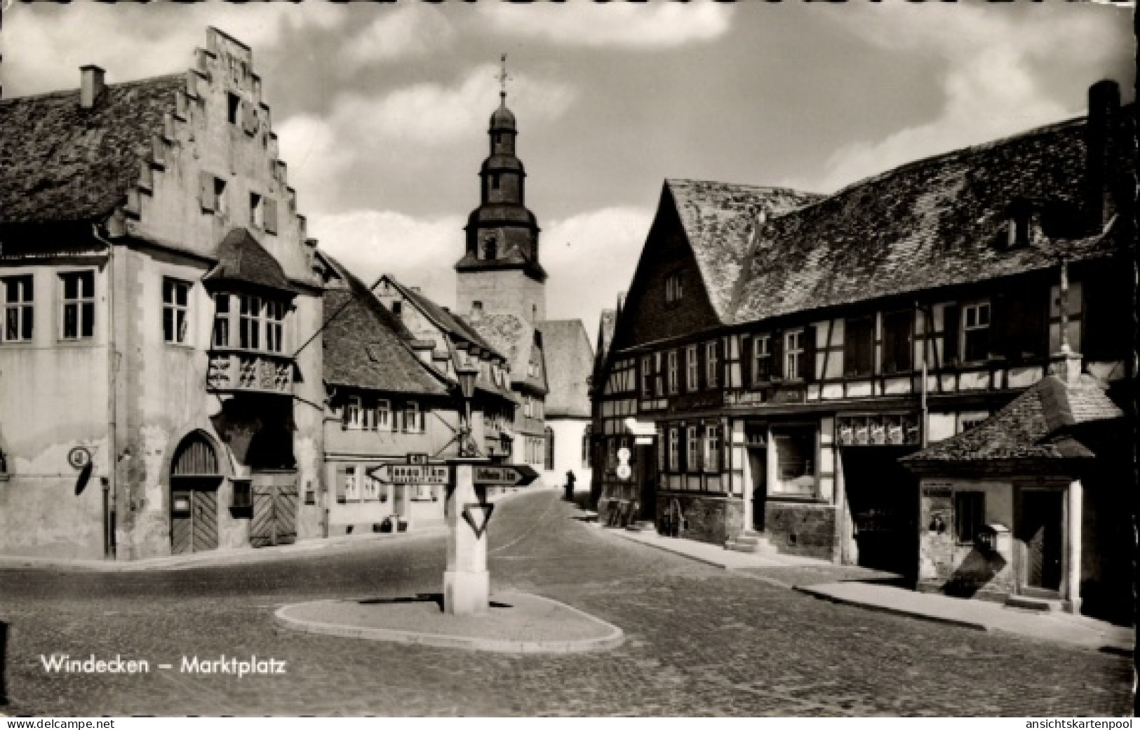 CPA Windecken Nidderau in Hessen, Marktplatz, Kirchturm, Fachwerkhäuser