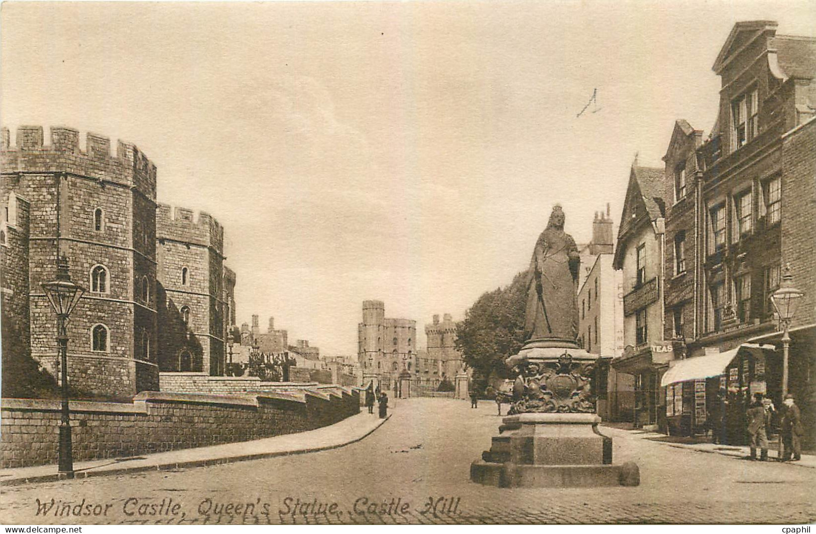 CPA Windsor Castle Queen's Statue Castle Hill