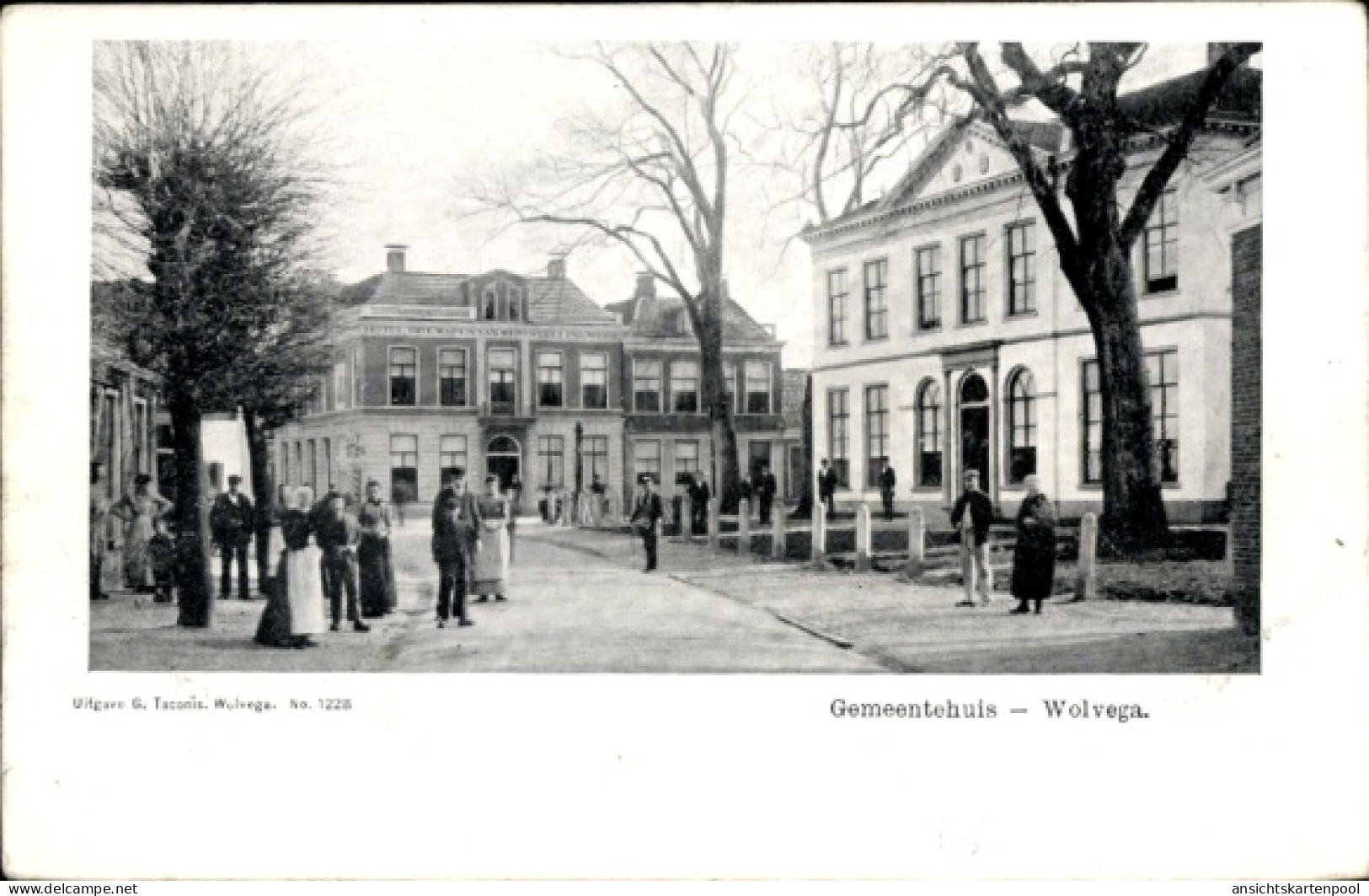 CPA Wolvega Friesland Niederlande, Gemeentehuis, Passanten