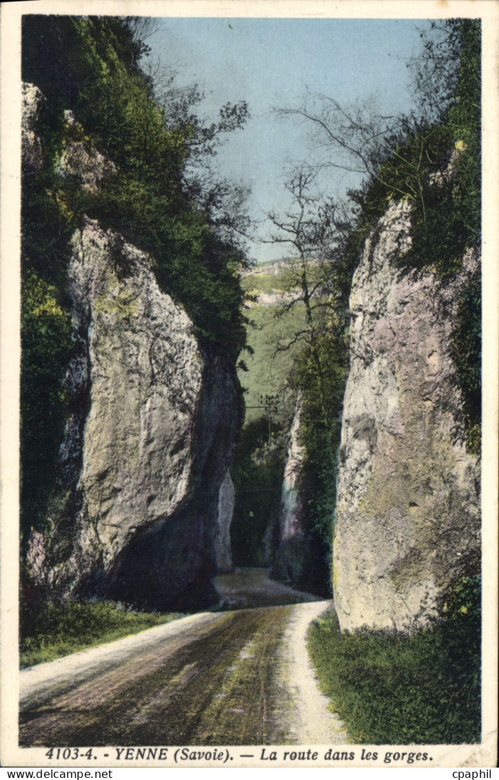 CPA Yenne Savoie La Route dans les gorges