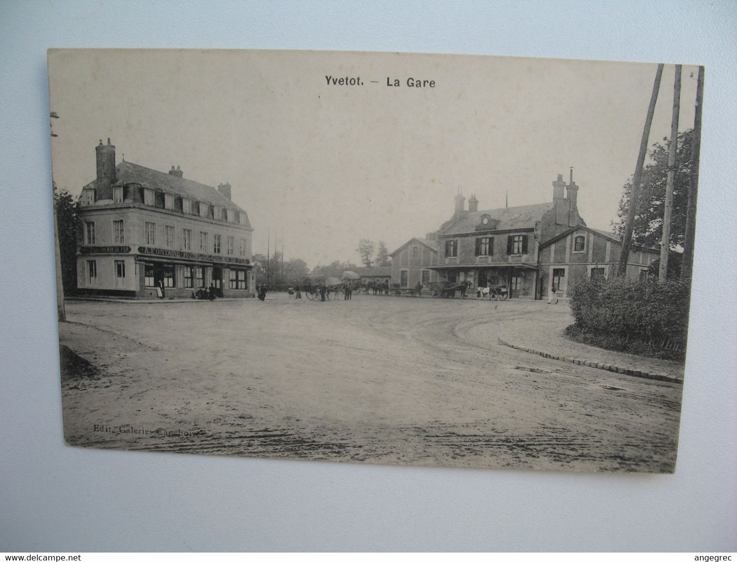 CPA  Yvetot   La Gare