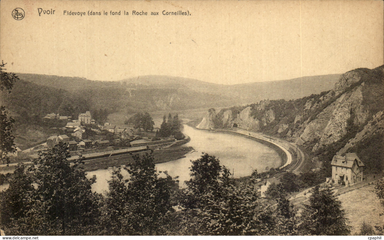 CPA Yvoir Fidevove dans le fond la Roche aux Corneilles