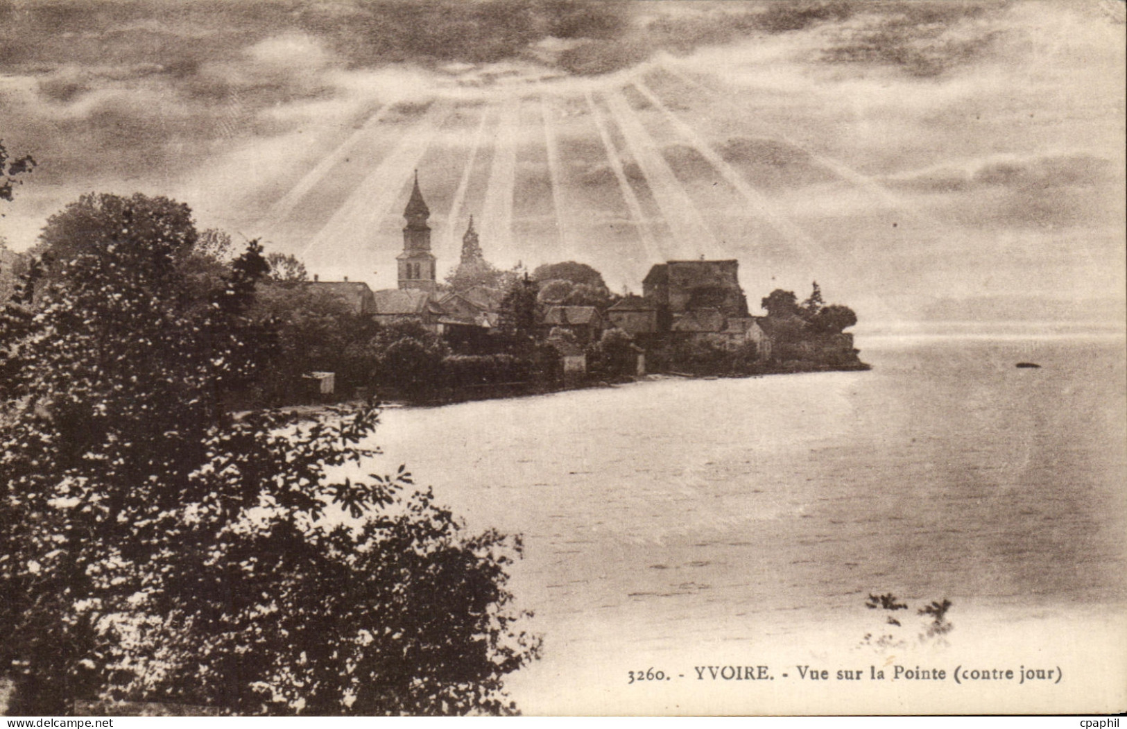 CPA Yvoire Vue sur la Pointe contre jour