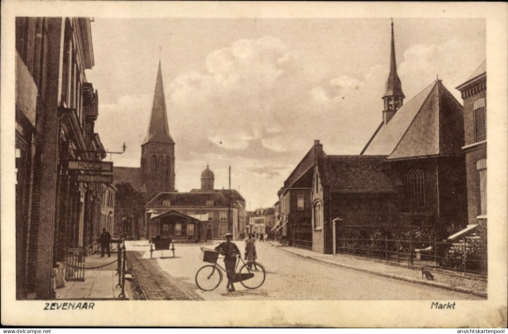CPA Zevenaar Gelderland Niederlande, Markt, Fahrräder, Kirchen, Gebäude