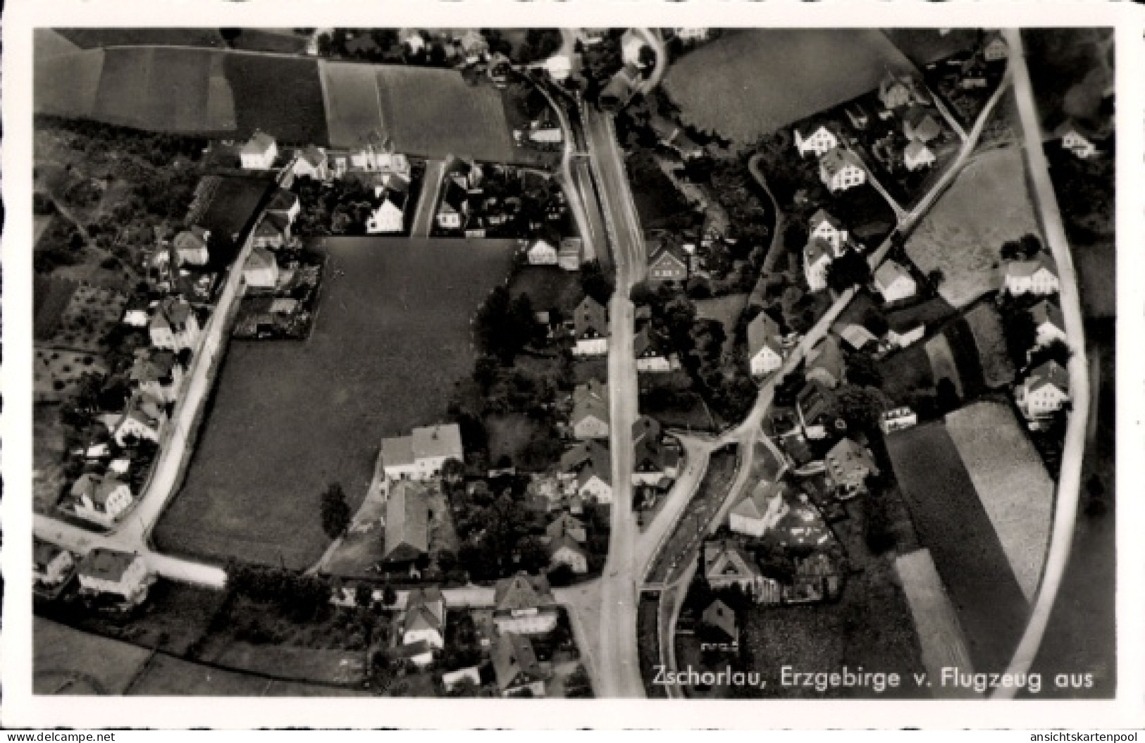 CPA Zschorlau im Erzgebirge, Luftaufnahme von Erzgebirge, Häuser, Straßen, Felder