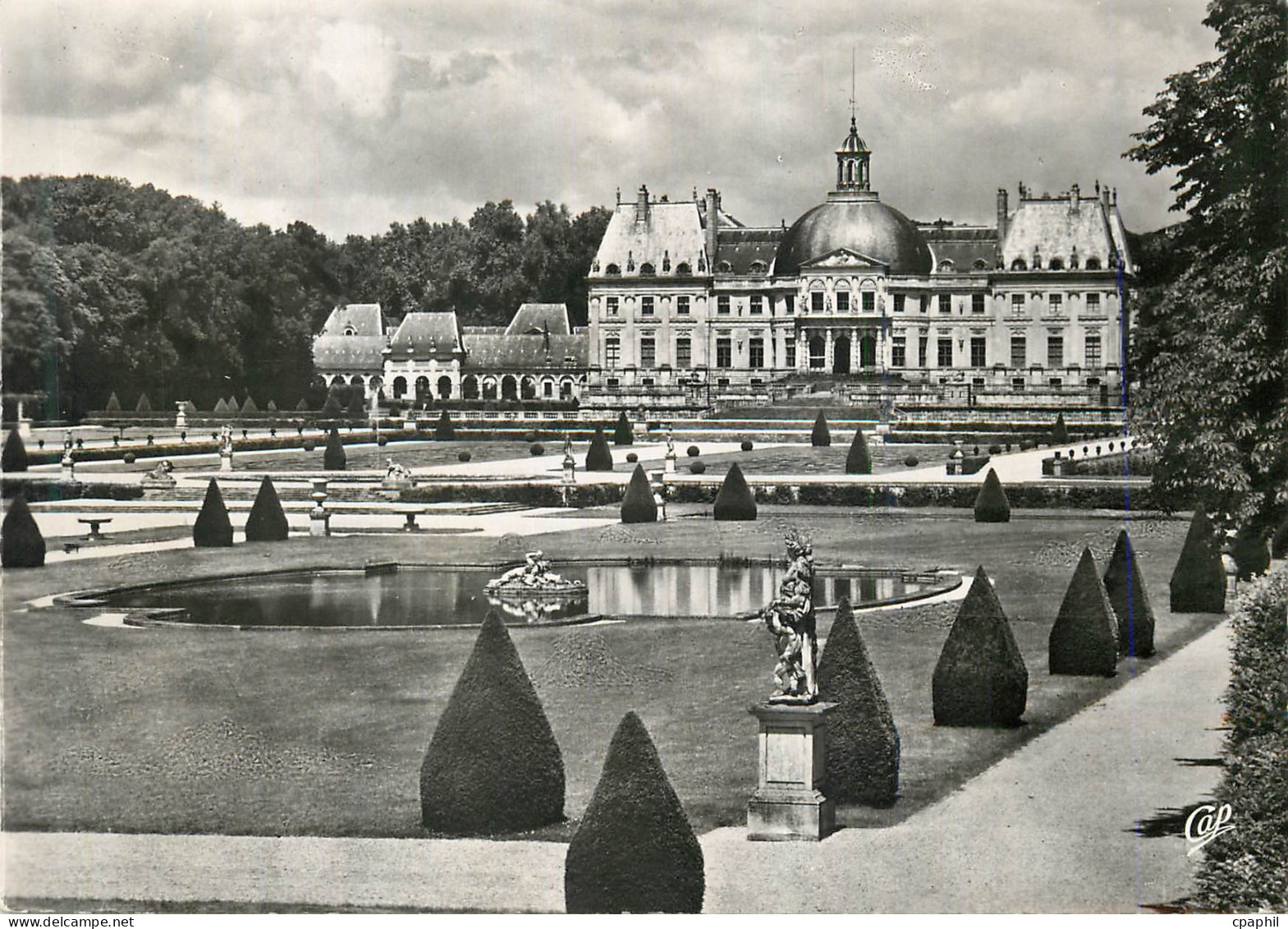 CPM 1572 vaux le vicomte le parc et le chateau