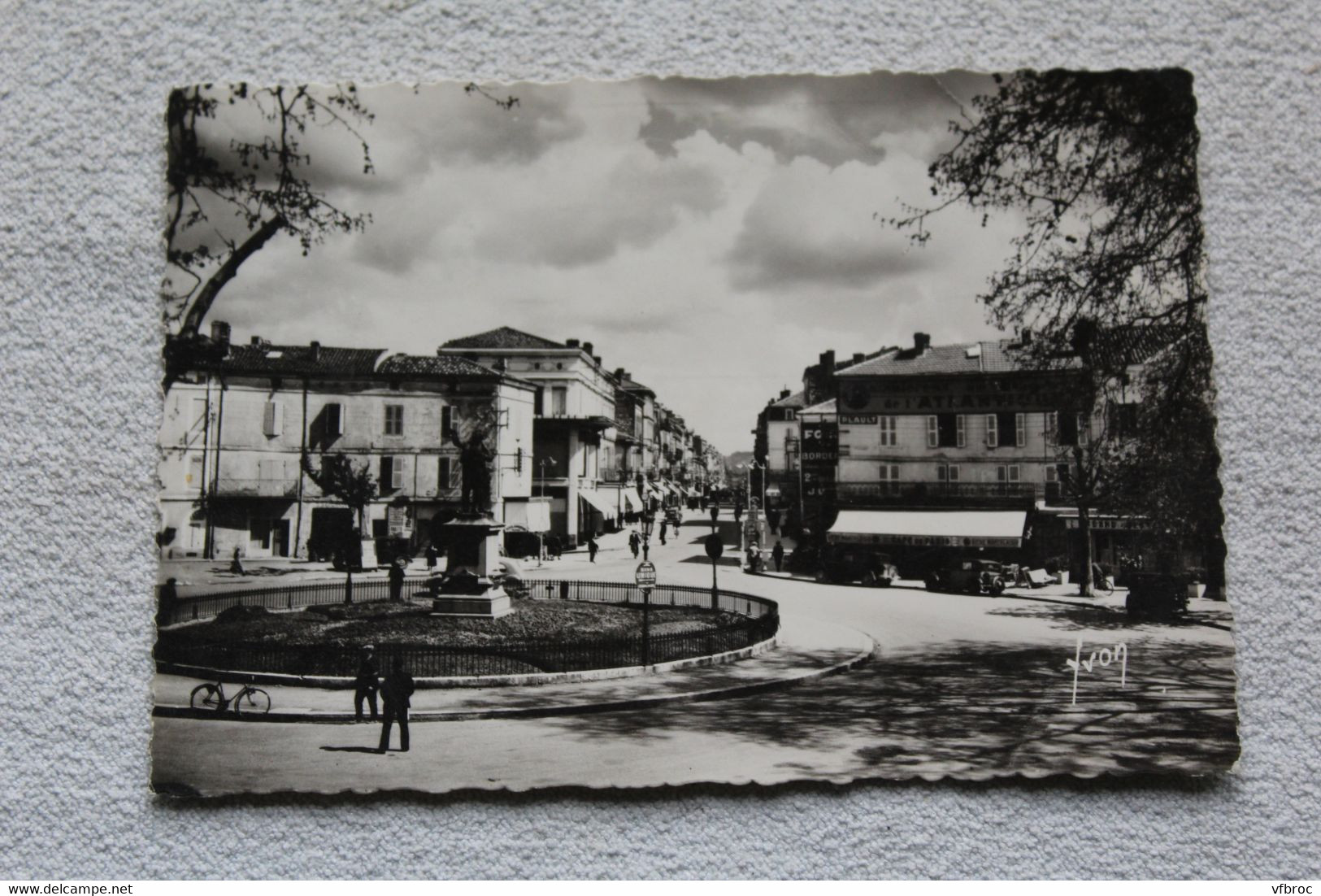 Cpm 1949, Agen, place Jasmin, Lot et Garonne 47