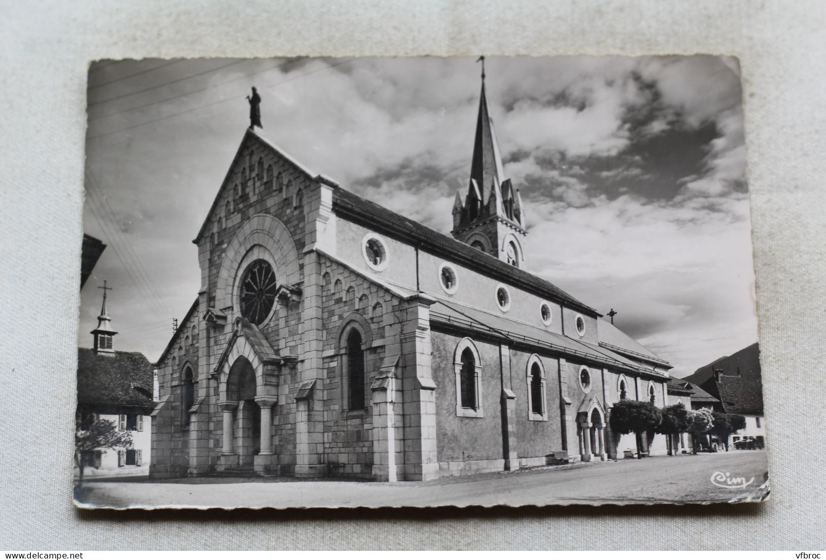 Cpm 1955, Thorens Glières, l'église, Haute Savoie 74