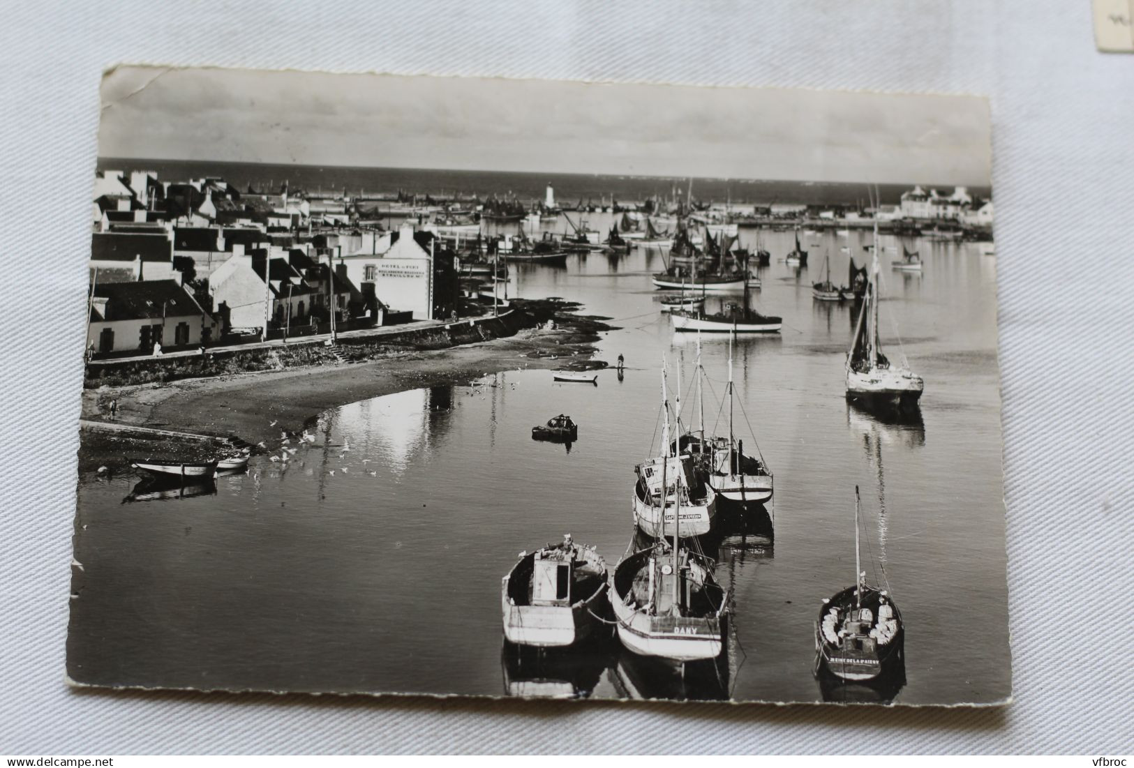 Cpm 1957, Guilvinec, le Chiagat et le port, Finistère 29