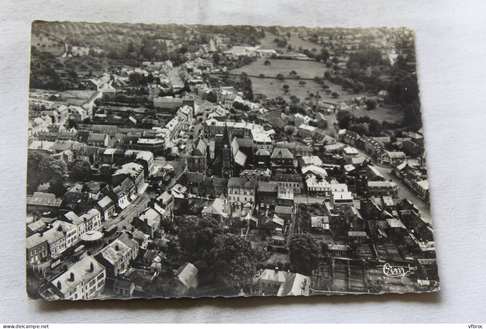 Cpm 1957, le Nouvion en Thierache, vue aérienne, route Nationale, côté Sud, Aisne 02
