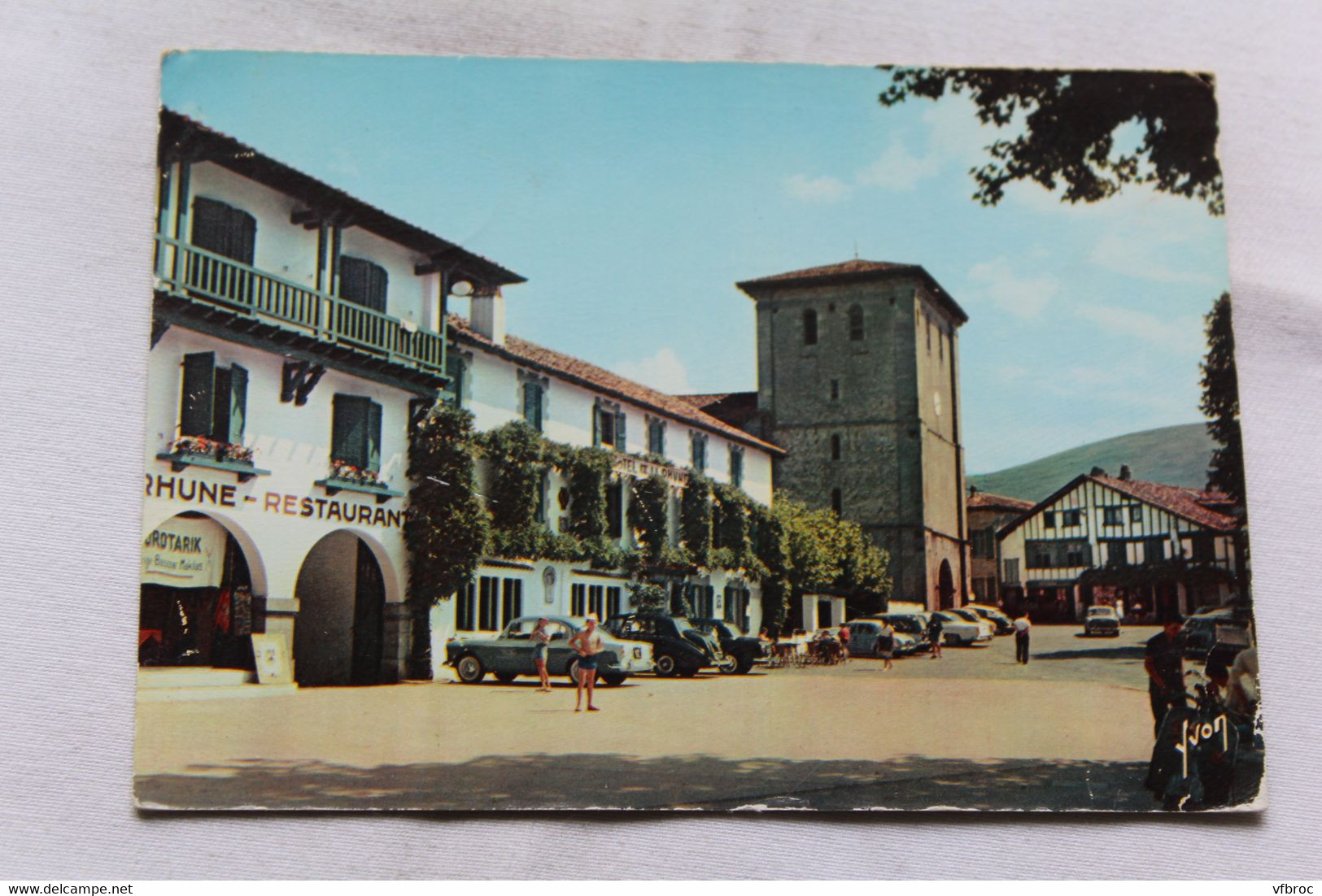 Cpm 1961, Ascain, la place du village, Pyrénées atlantiques 64