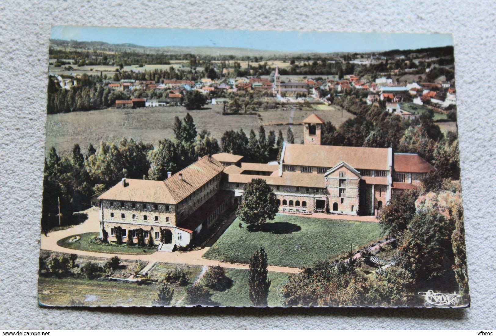 Cpm 1969, Tournay, vue panoramique aérienne sur le village et l'abbaye, Hautes Pyrénées 65