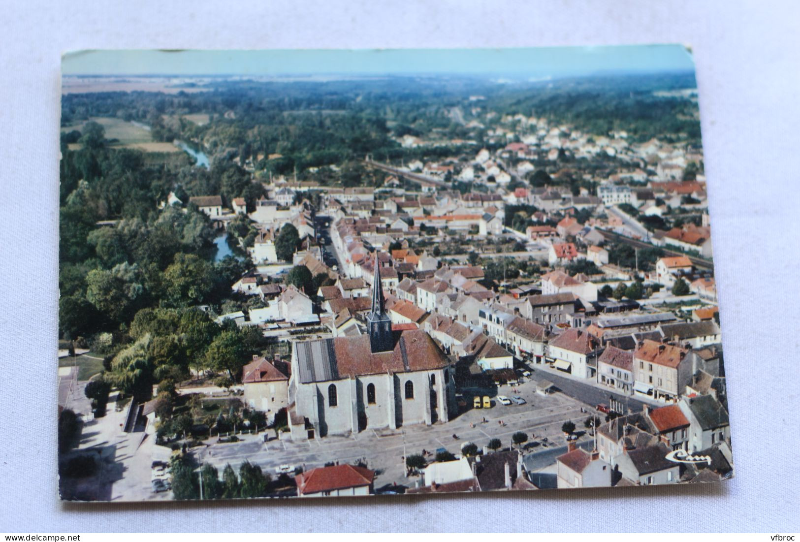 Cpm 1972, Souppes sur Loing, vue aérienne, église, Seine et Marne 77