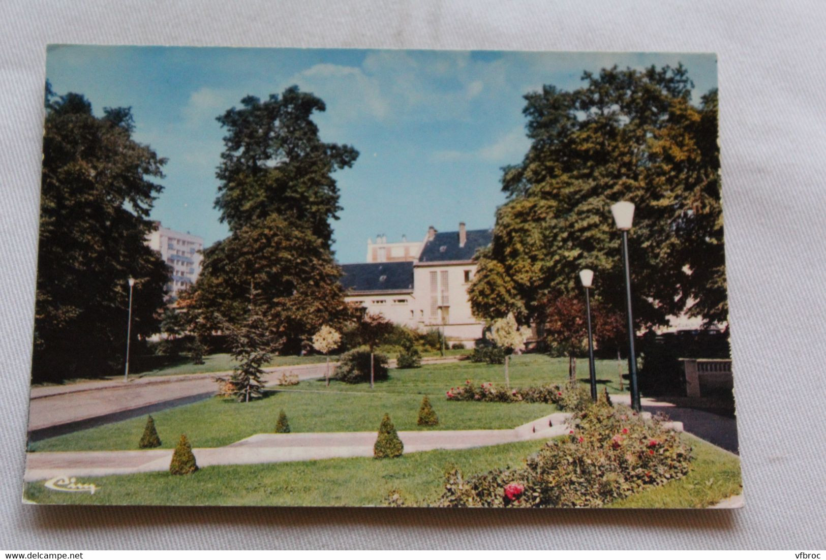 Cpm 1975, Sucy en Brie, jardin de la mairie, Val de Marne 94