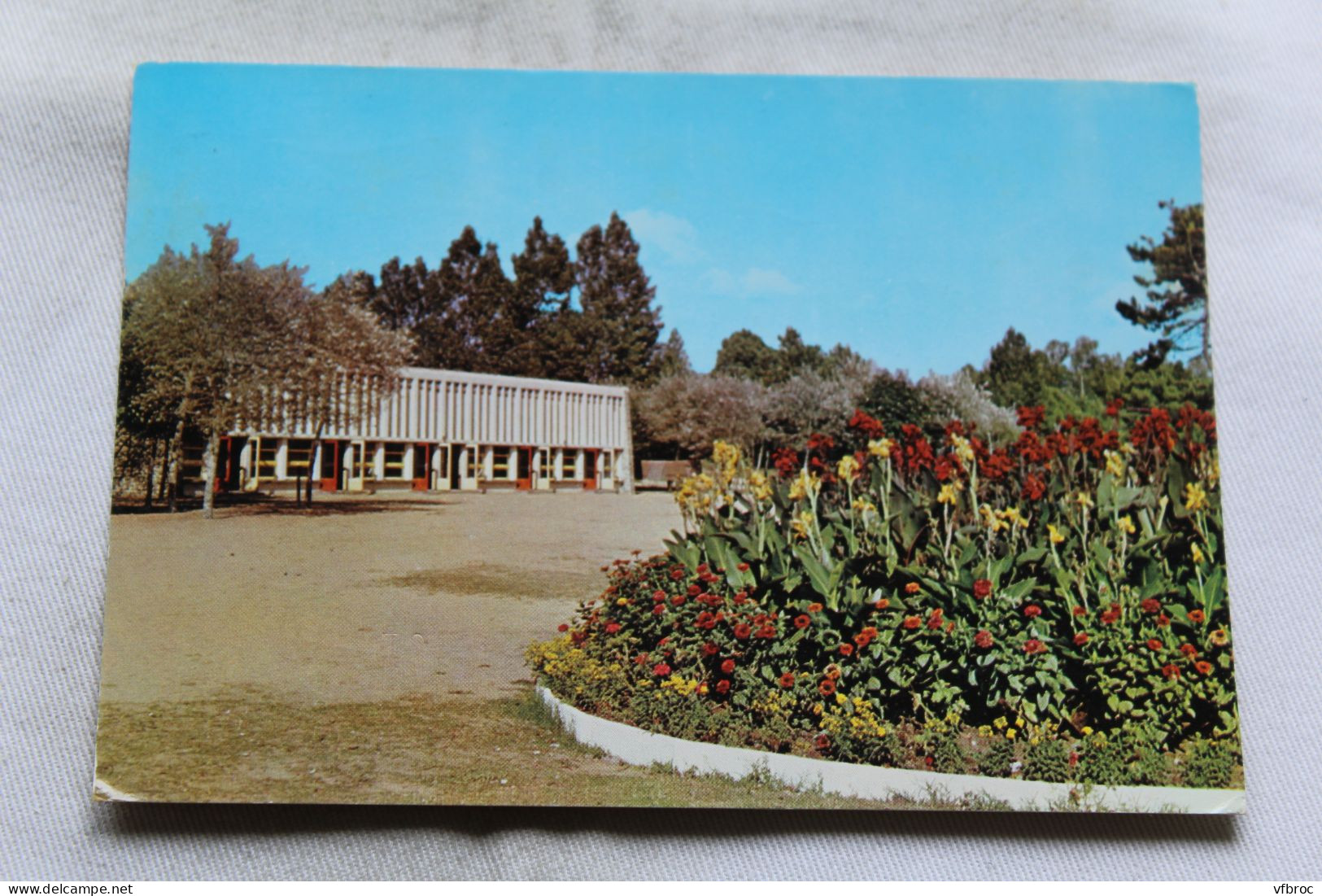 Cpm 1978, Saint Hilaire de Riez, colonie de vacances de la ville de Nanterre, les salles à manger, Vendée 85