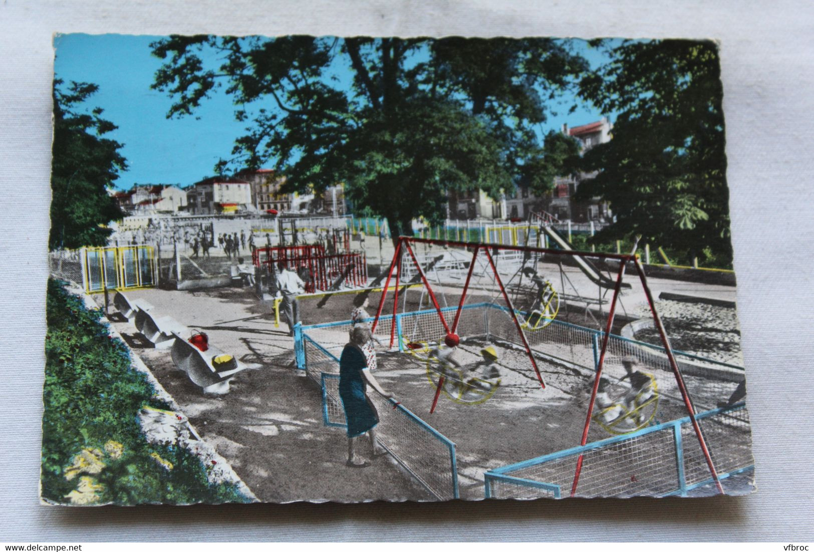 Cpm 1986, Oullins, le jardin d'enfants, Rhône 69