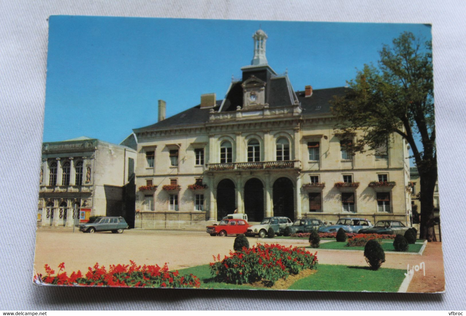 Cpm 1988, Chatellerault, l'hôtel de ville, Vienne 86