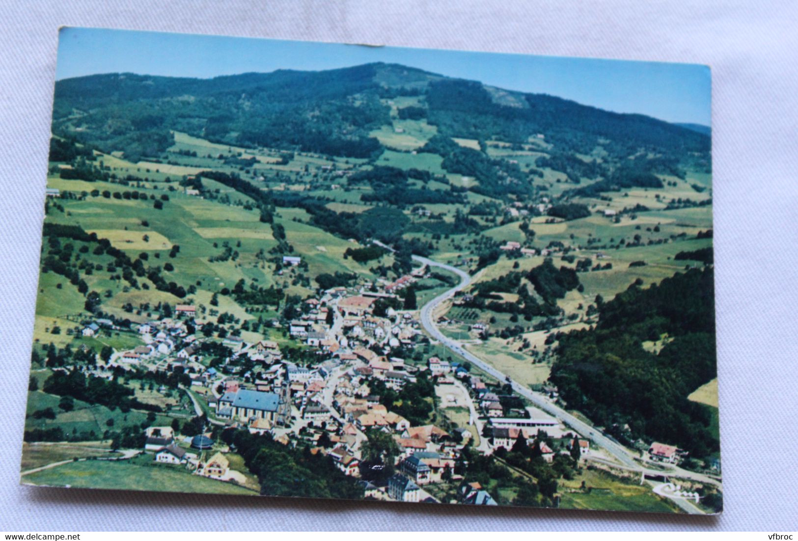 Cpm 1988, Lapoutroie, à l'arrière plan, le col du Bonhomme, vue aérienne, Haut Rhin 68