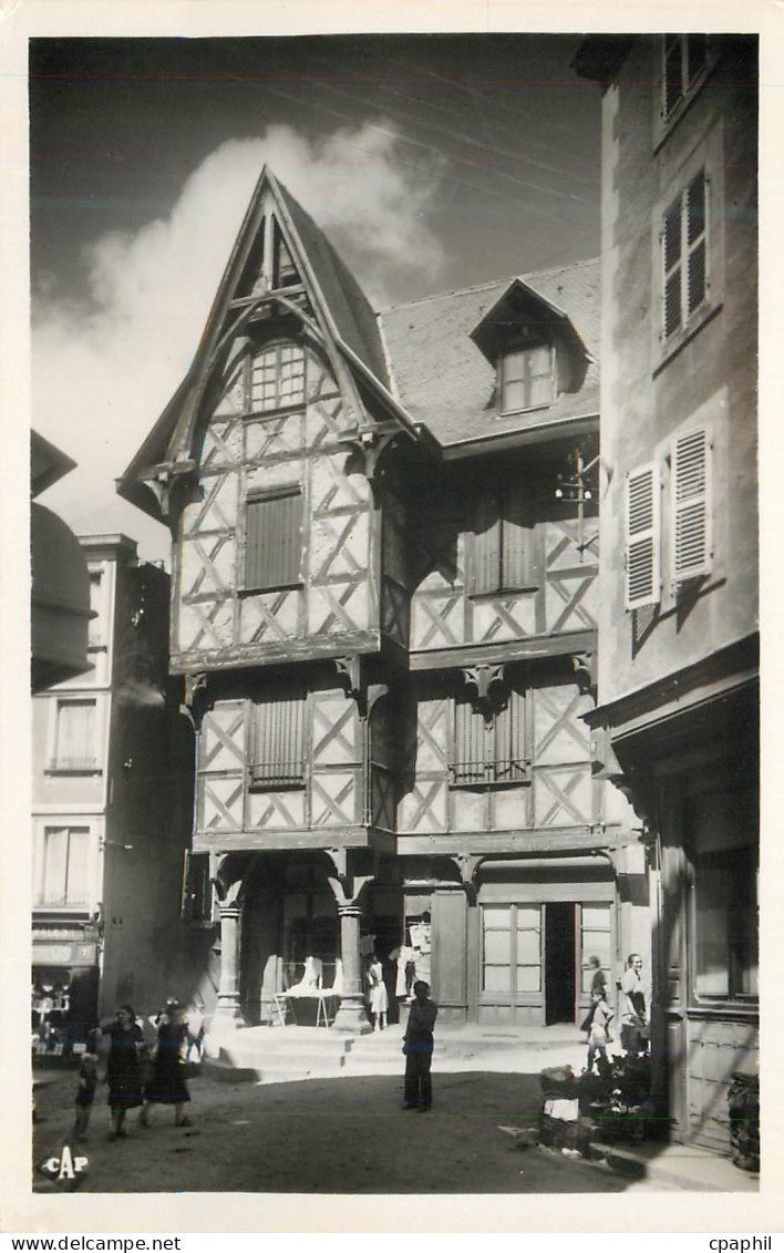 CPM 39 thiers chateau de piroux