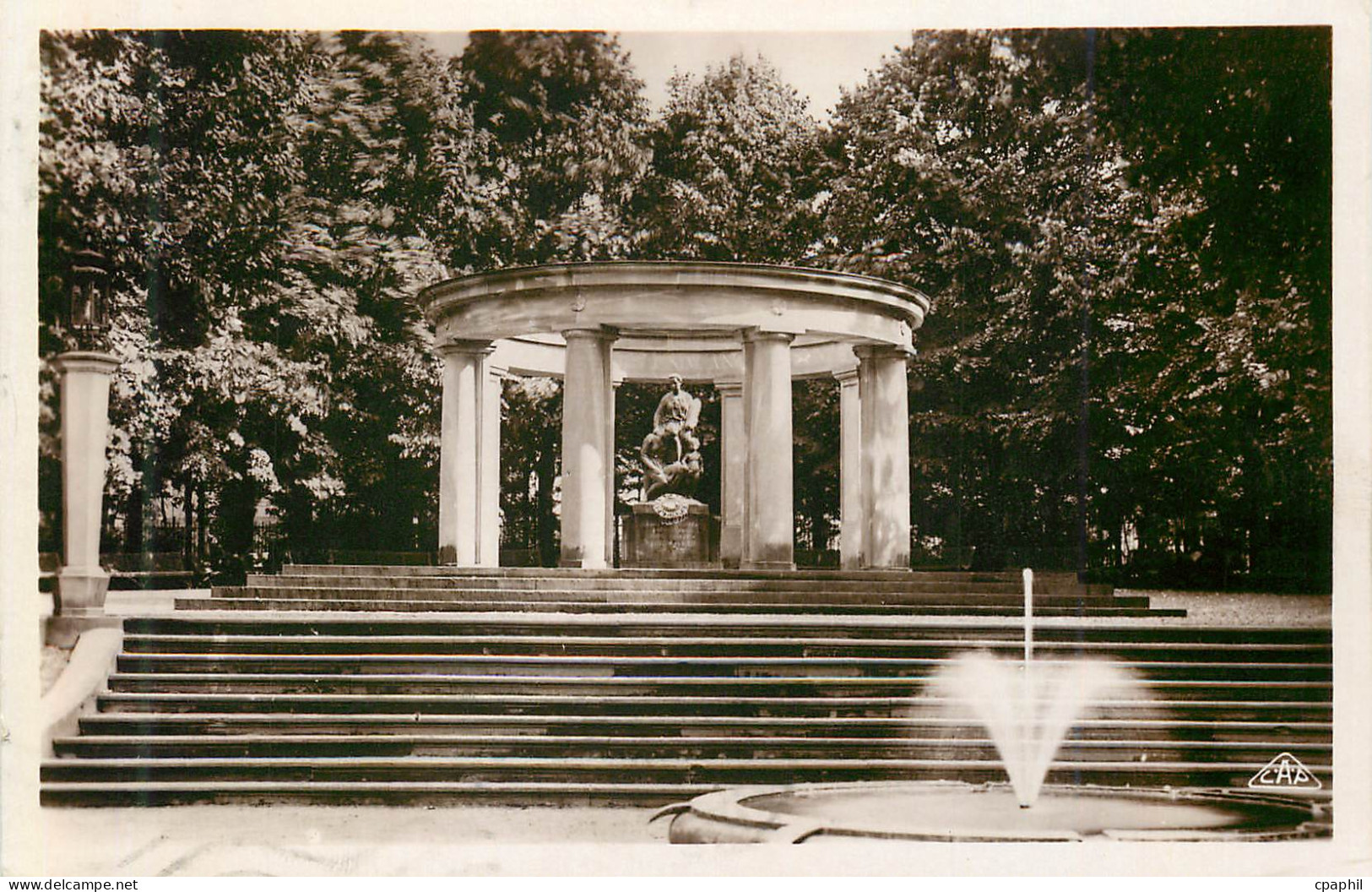 CPM 59 haguenau monument aux morts