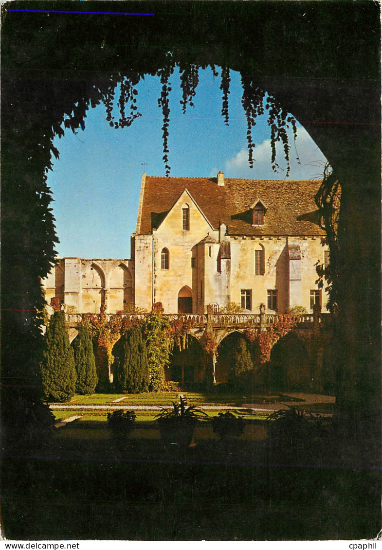 CPM Abbaye de Royaumont Asnieres sur Oise) Jardin du Cloitre