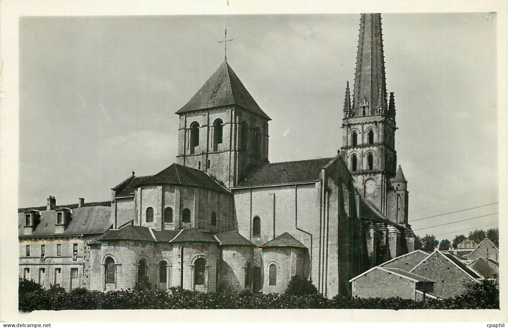 CPM Abbaye de Saint Savin Vienne