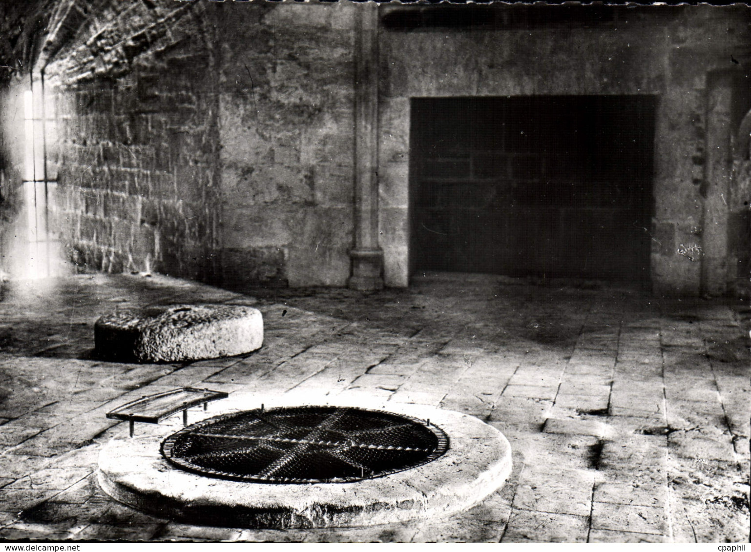 CPM Aigues Mortes Les Remparts Et La Tour De Constance