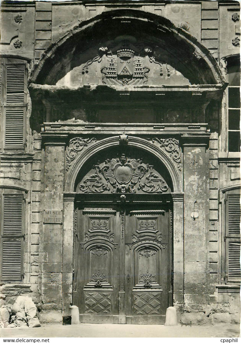 CPM Aix en Provence Archeveche Porte en bois sculpte