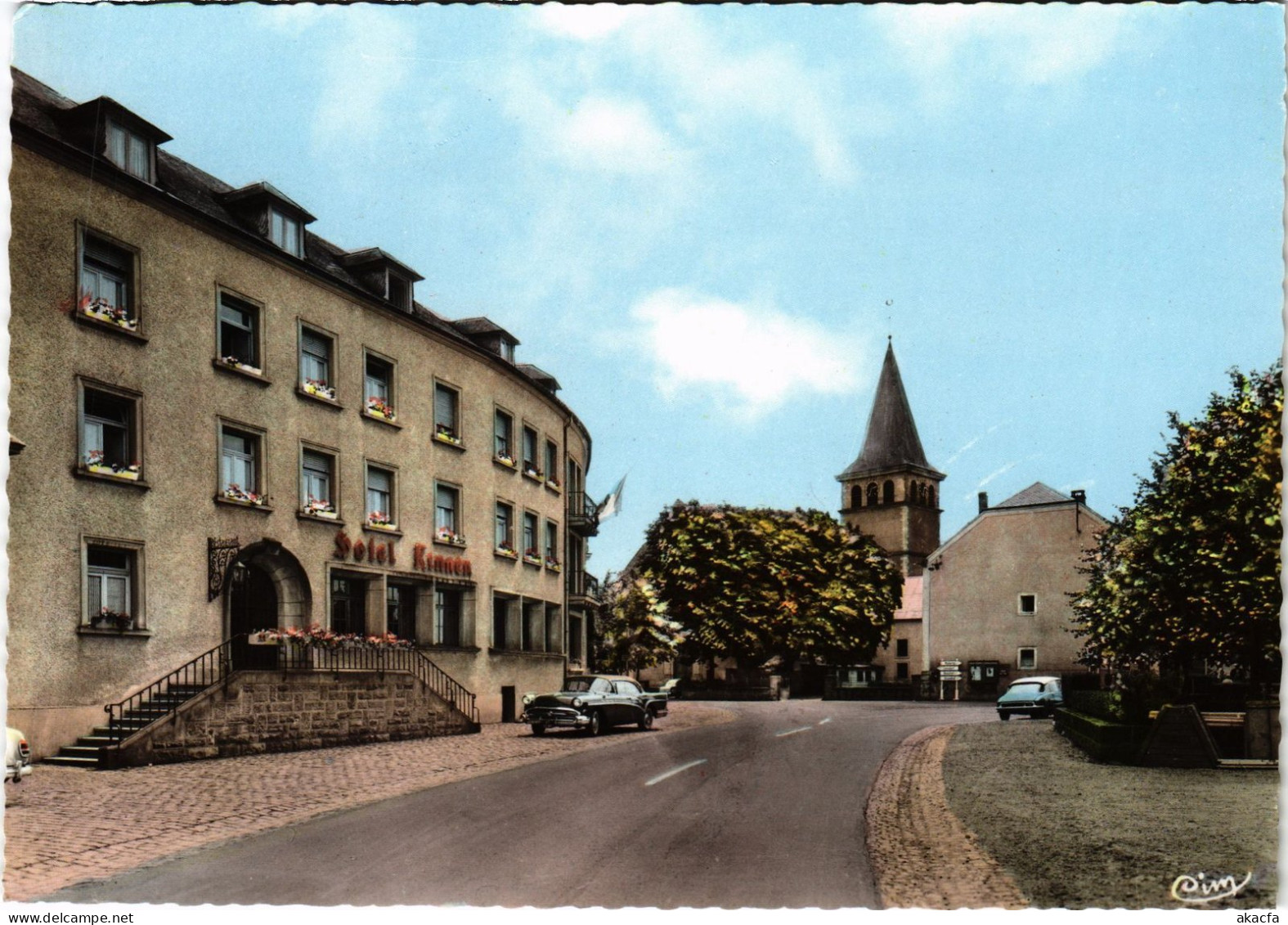 CPM AK Berdorf la Place et Hotel Kinnen LUXEMBOURG (1495331)