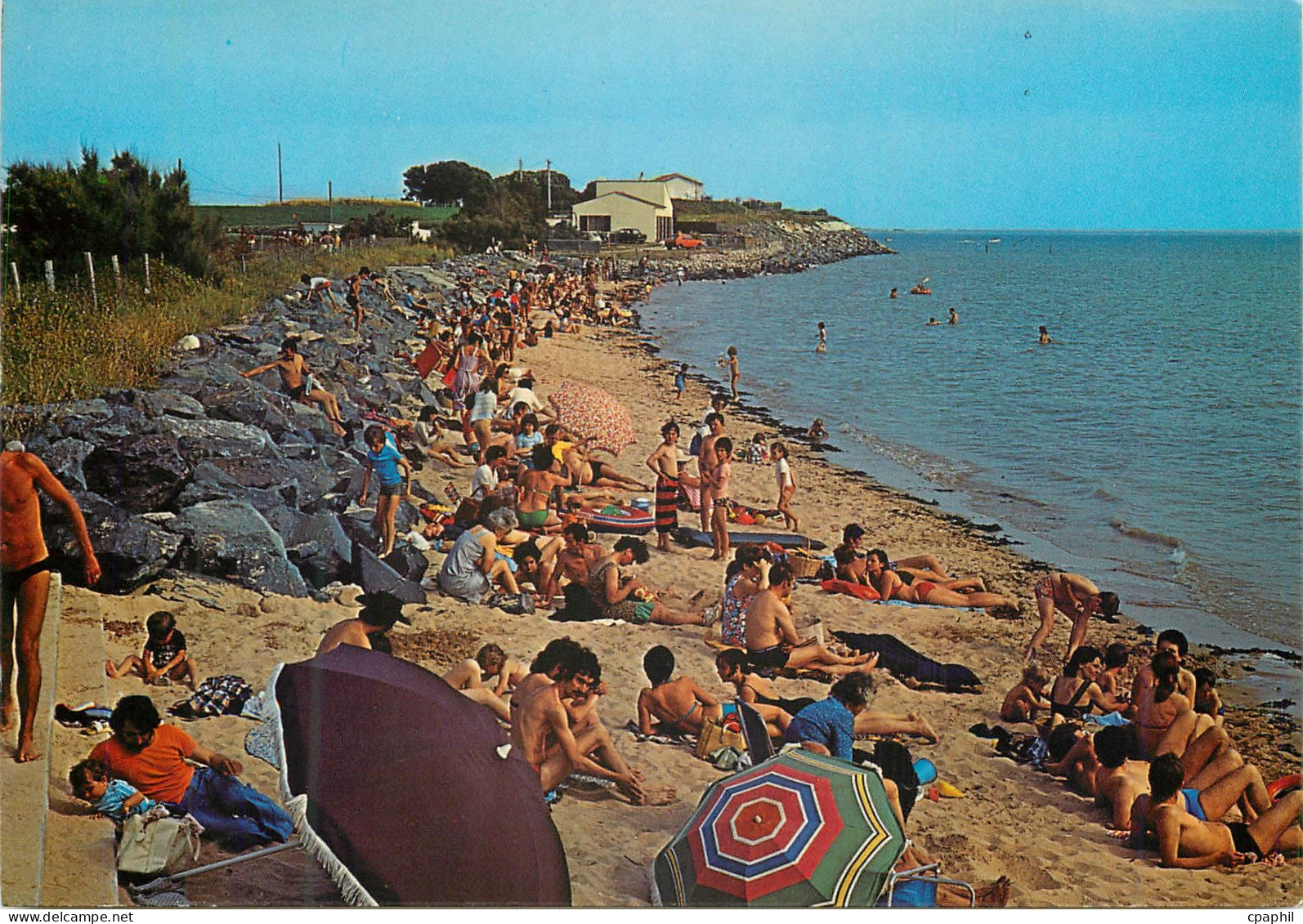 CPM Angoulins-Sur-Mer (Ch Mme) La Plage