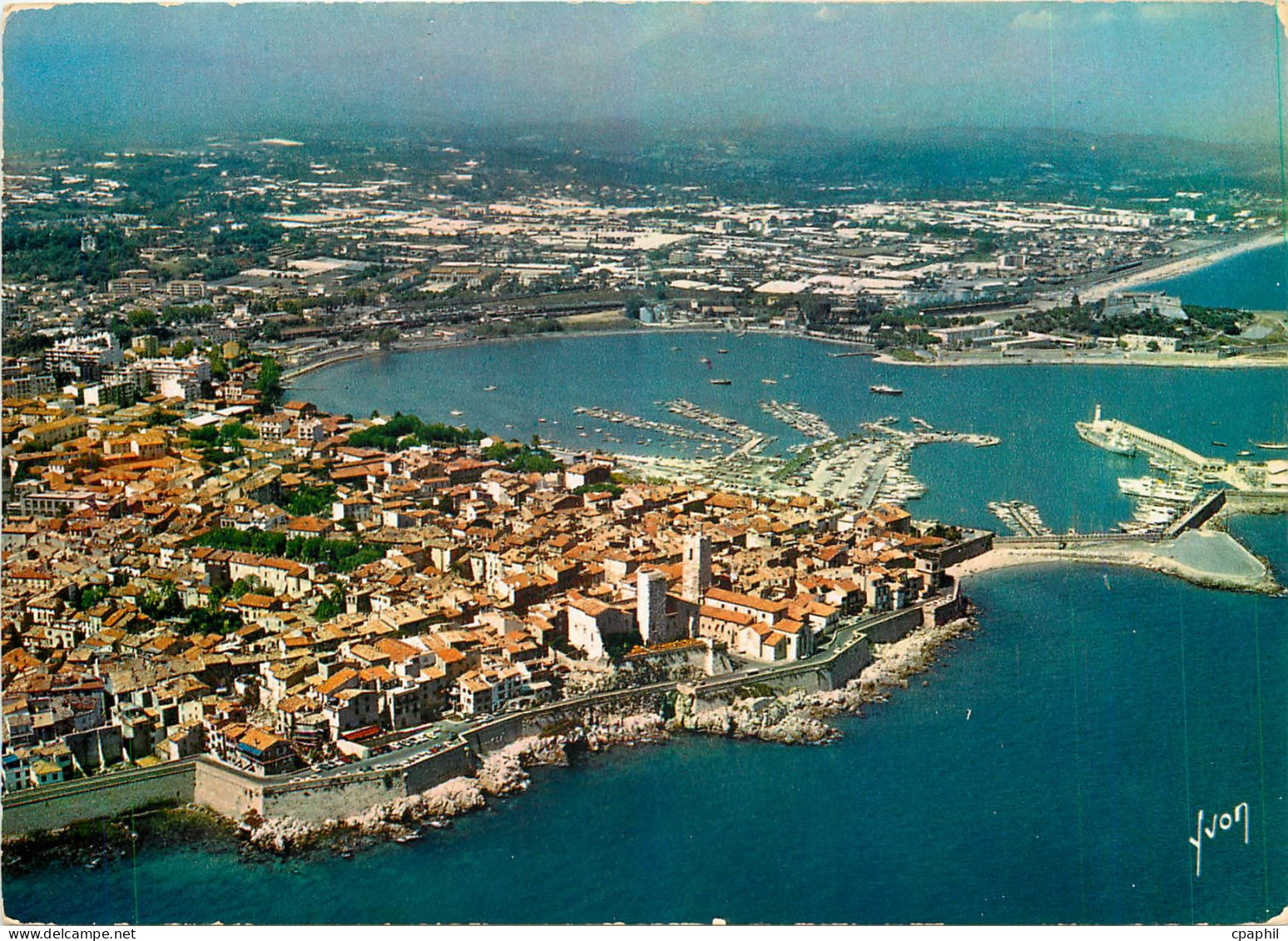 CPM Antibes ( A M) Vue generale sur la vieille ville