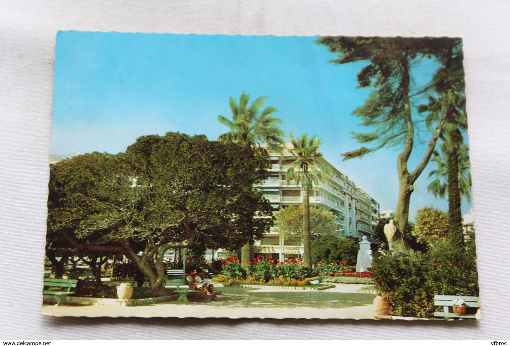 Cpm, Antibes, square Albert 1er, Alpes maritimes 06