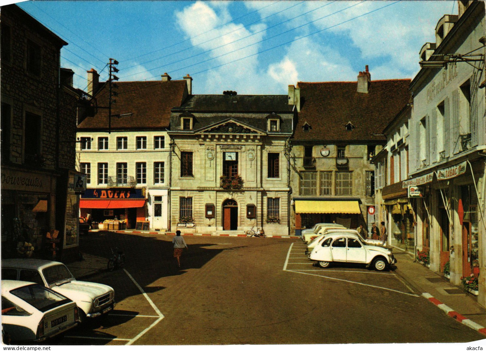 CPM Arnay le Duc La Place FRANCE (1376171)
