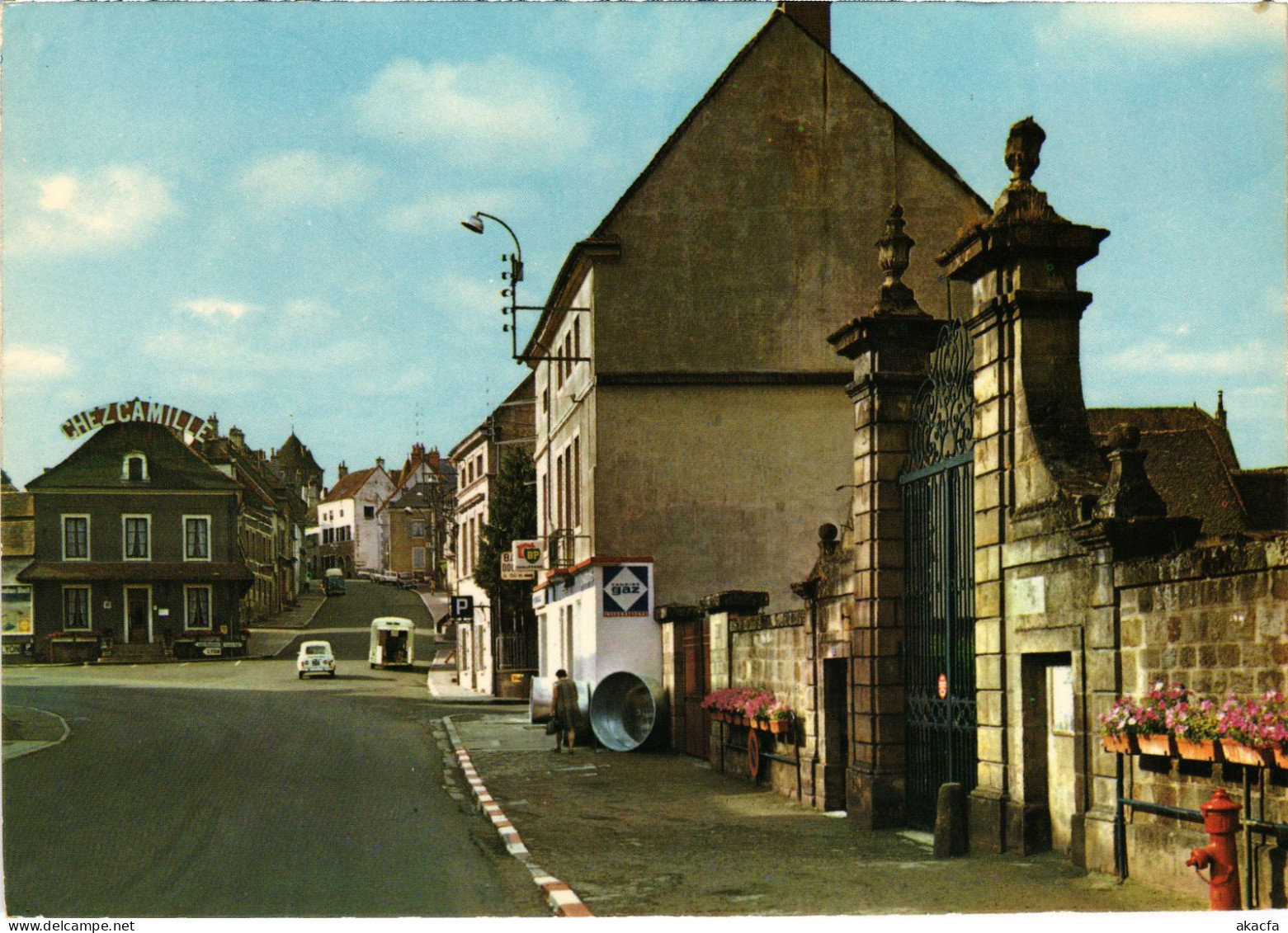 CPM Arnay le Duc Route Nationale FRANCE (1376173)