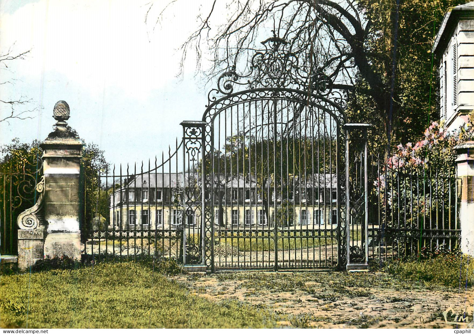 CPM Arnouville-les-Gonesse (Val d'Oise) Grille du  Chateau