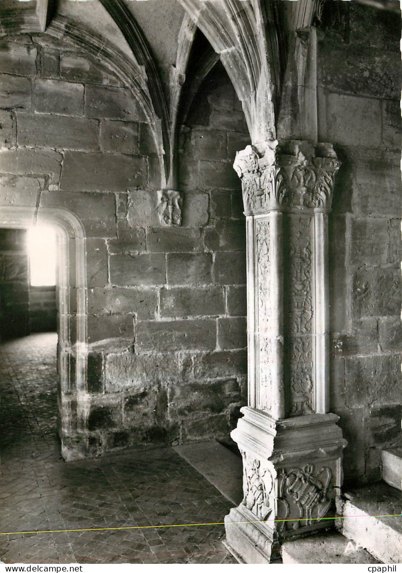 CPM Assier Lot Pilier de l'Escalier du Chateau