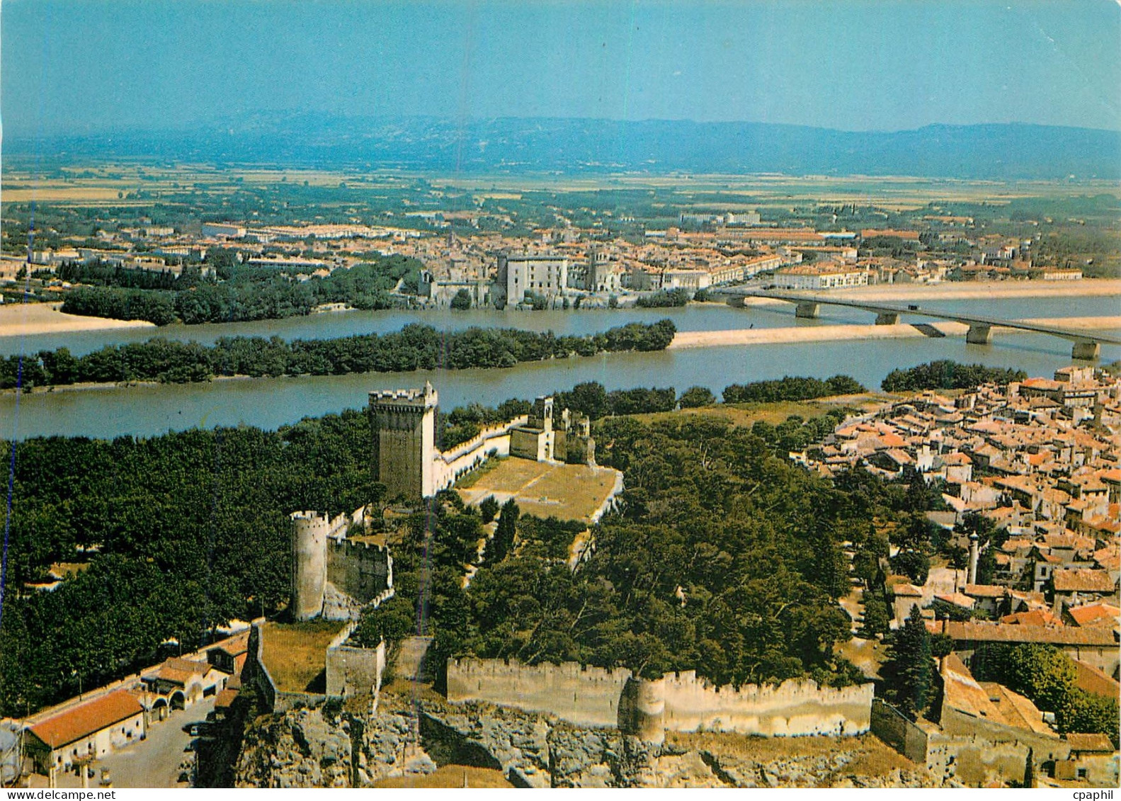 CPM Beaucaire (Gard) Tarascon (Bouches du Rhone)