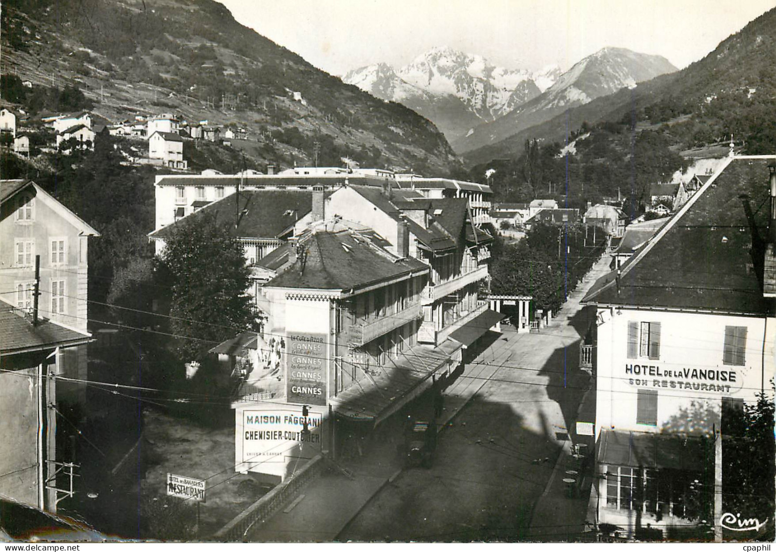 CPM Brides les Bains (Savoie) Rue Centrale Hotel de la Vanoise