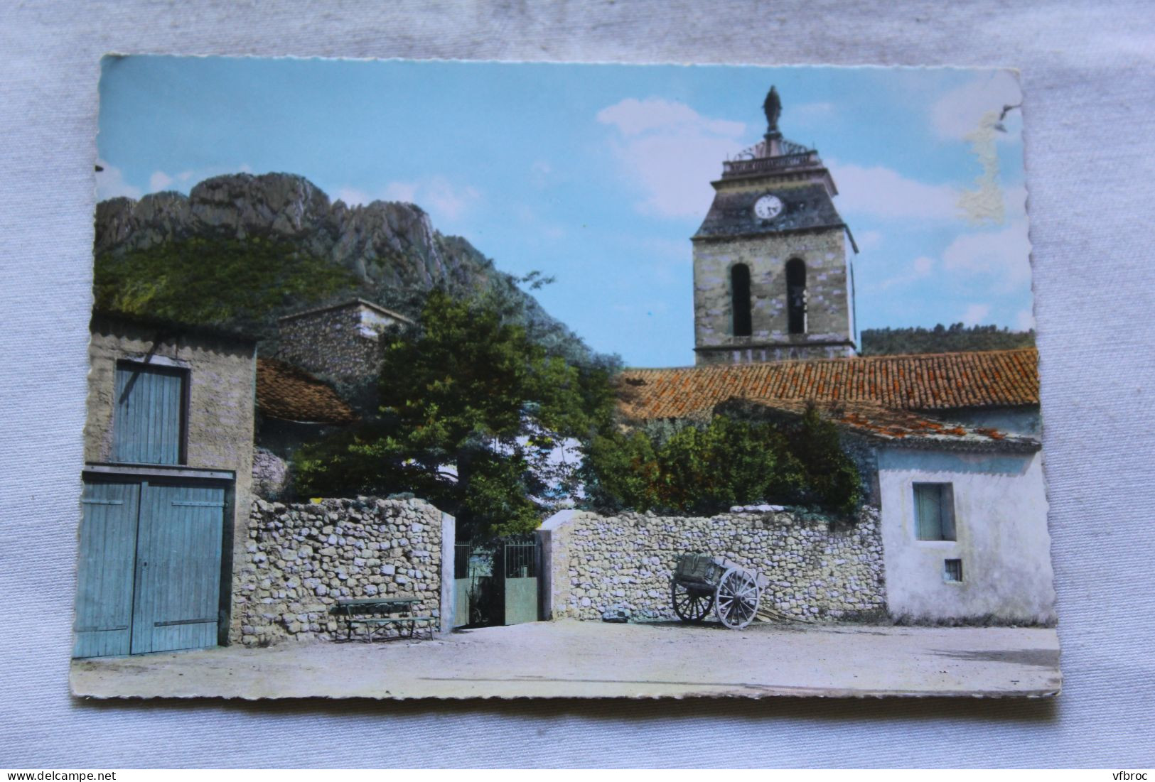 Cpm, Buis les Baronnies, l'église et le Saint Julien, Drôme 26