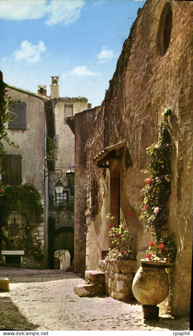 CPM Cagnes sur Mer Cote d'Azur Vieille rue pittoresque du haut de Cagnes