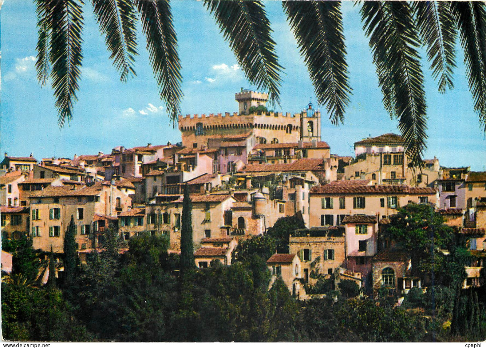 CPM Cagnes sur Mer La Vieille Ville Le Chateau vus de l'Hubac