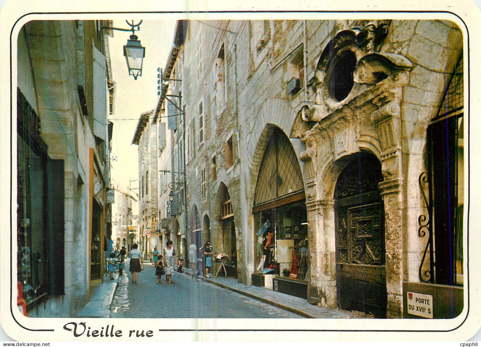 CPM Cahors (Lot) En Parcourant les Vieilles Rues de Cahors une porte du XVIIe Siecle