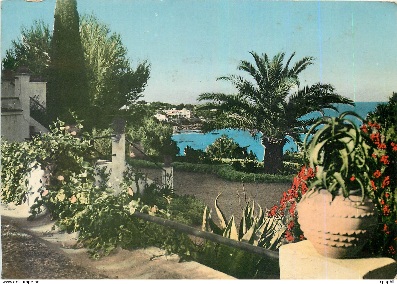 CPM Calanques des Issambres Le Village provencal